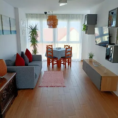 Precioso Con Piscina En La Playa 모그로