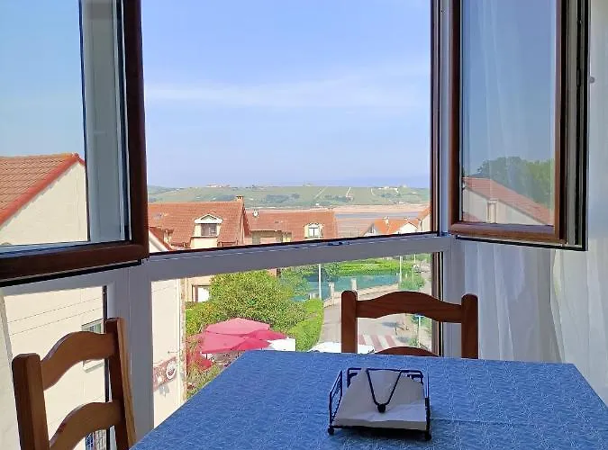 Precioso Con Piscina En La Playa Могро